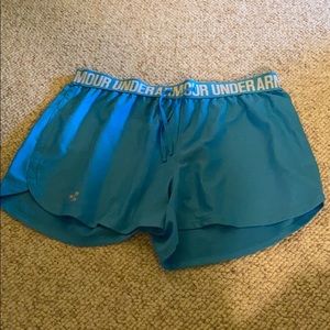 Like new under Armour play up shorts